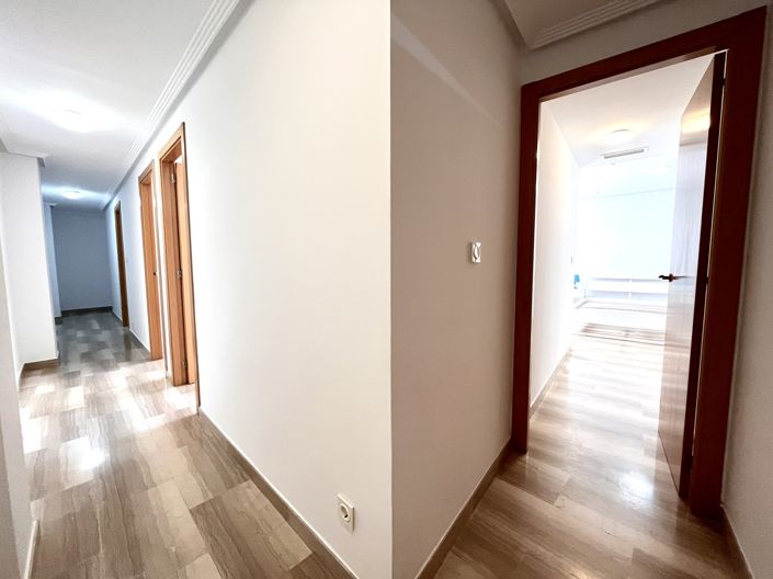 Image No.18-4 Bed Apartment for sale