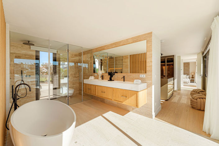 Image No.9-6 Bed Villa for sale