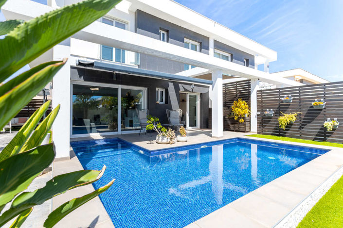 Image No.1-3 Bed Villa for sale