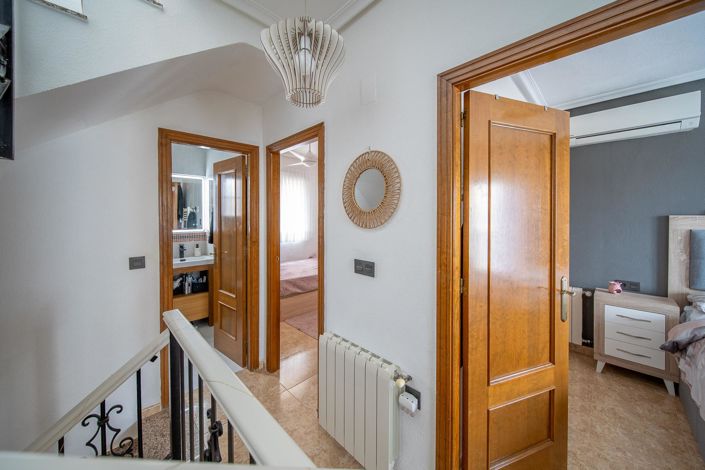 Image No.18-3 Bed Townhouse for sale