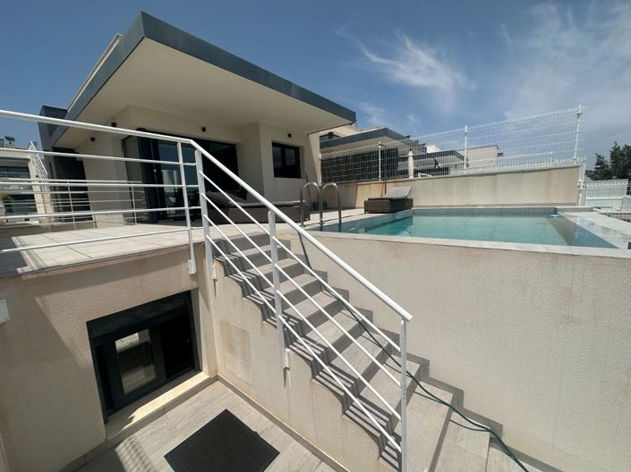 Image No.2-5 Bed Villa for sale