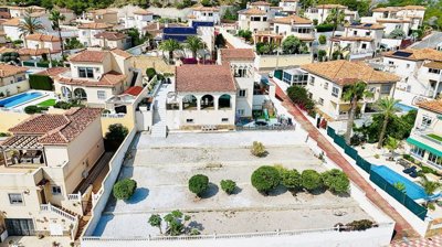 5 Bed Villa for sale