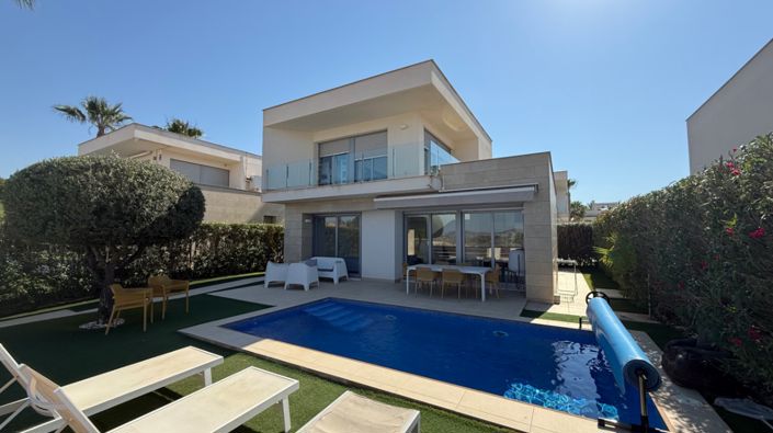 Image No.1-3 Bed Villa for sale