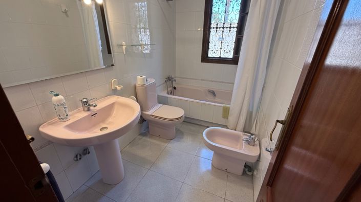 Image No.32-4 Bed Villa for sale