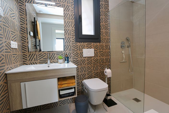 Image No.17-2 Bed Property for sale