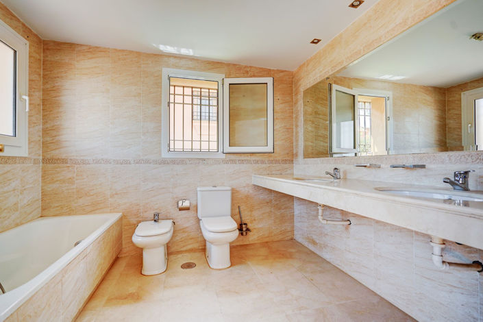 Image No.10-3 Bed Villa for sale