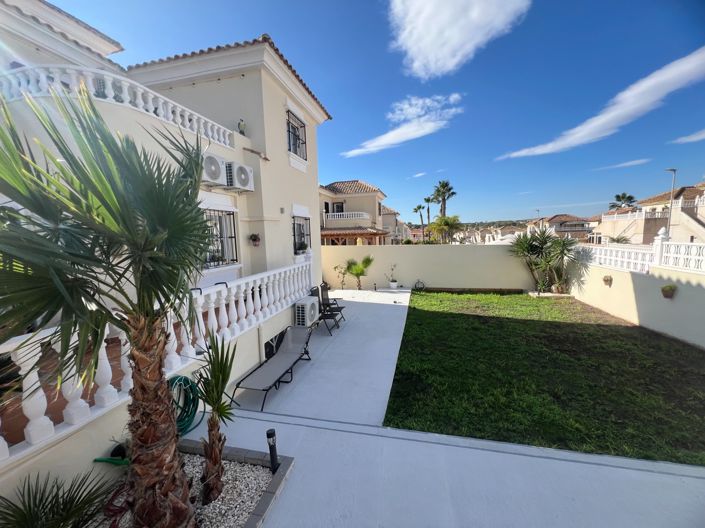 Image No.1-5 Bed Villa for sale