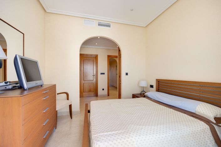 Image No.38-3 Bed Apartment for sale