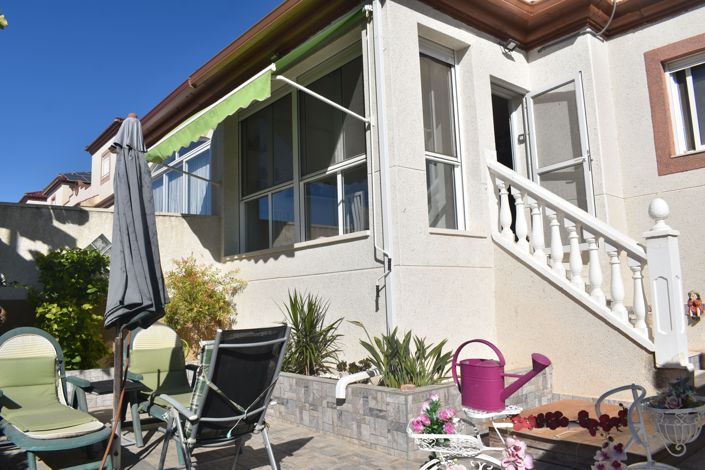 Image No.1-4 Bed Villa for sale