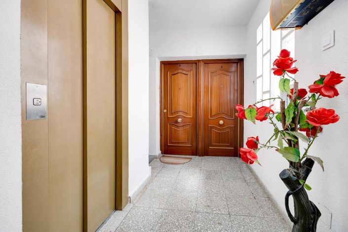 Image No.33-2 Bed Property for sale