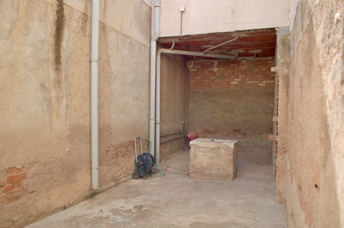 Image No.16-6 Bed Townhouse for sale