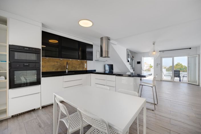 Image No.10-2 Bed Villa for sale