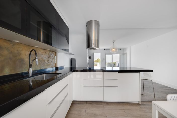 Image No.9-2 Bed Villa for sale