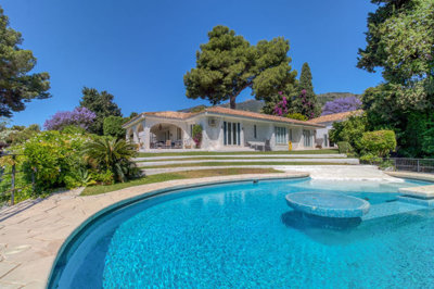 6 Bed Villa for sale