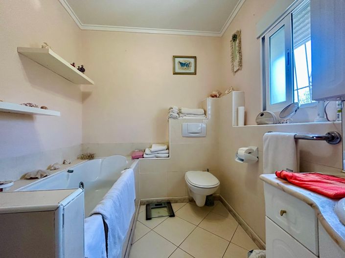 Image No.40-3 Bed Villa for sale