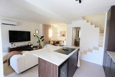 10-bb915d1cb19341576dcdc994b81ab9c5