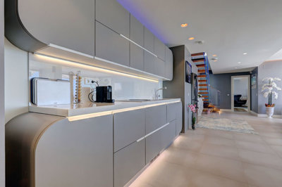 8-e64a9055bba3e77ac8aca3b893cdf826