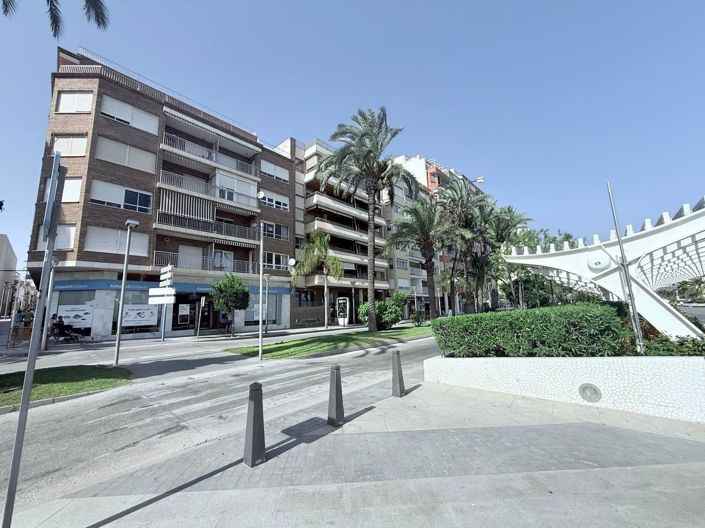 Image No.1-4 Bed Apartment for sale