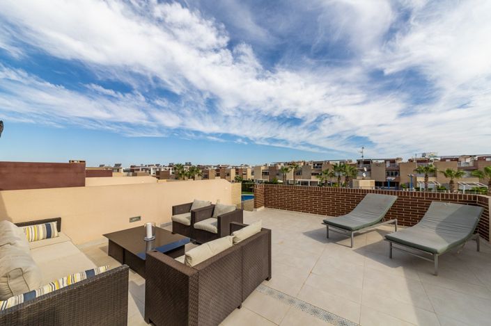 Image No.26-3 Bed Townhouse for sale