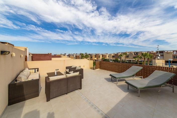 Image No.28-3 Bed Townhouse for sale