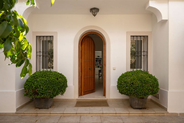 Image No.2-4 Bed Villa for sale