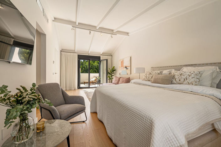 Image No.12-4 Bed Townhouse for sale