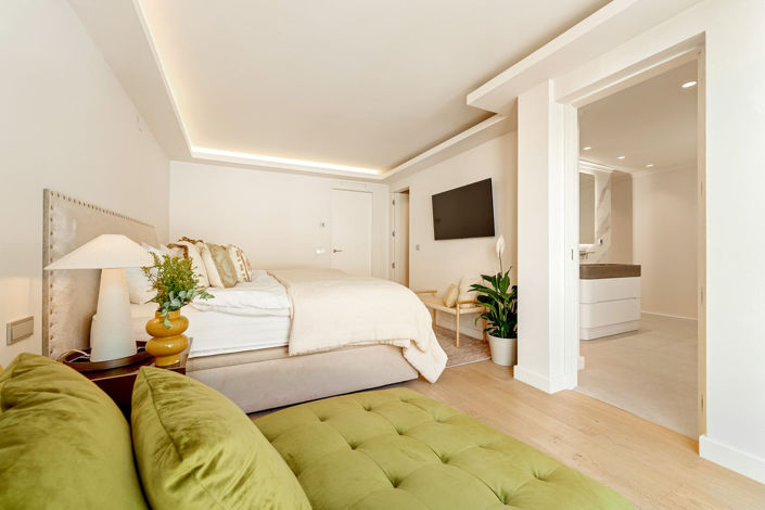 Image No.17-4 Bed Townhouse for sale