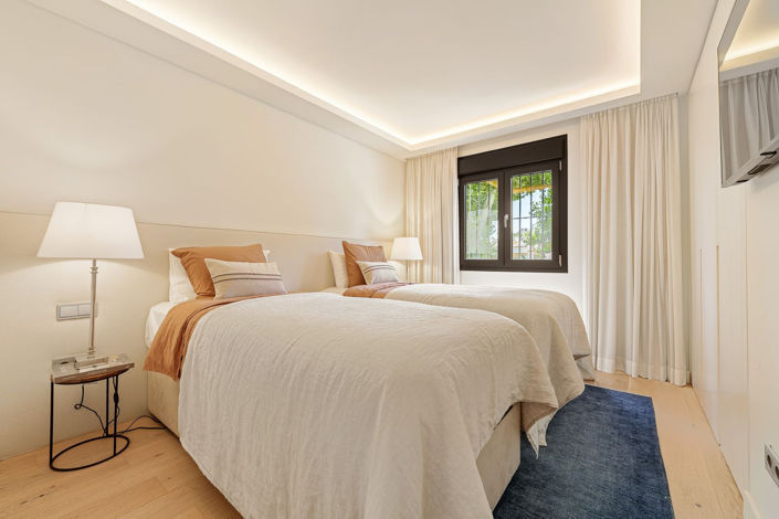 Image No.19-4 Bed Townhouse for sale