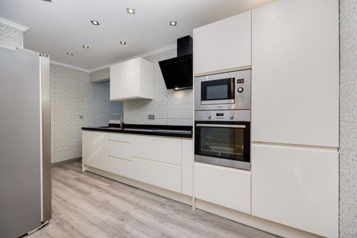 Image No.15-3 Bed Apartment for sale