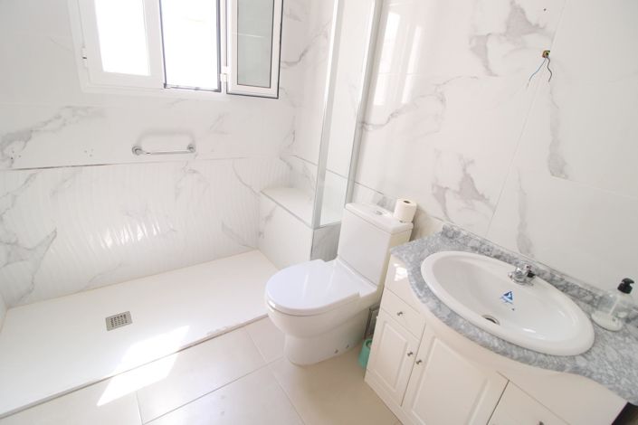 Image No.17-3 Bed Apartment for sale