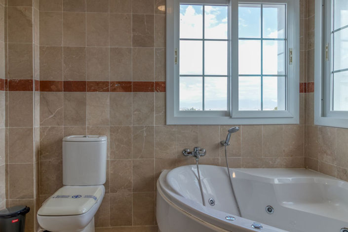 Image No.17-4 Bed Townhouse for sale