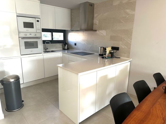 Image No.16-3 Bed Property for sale