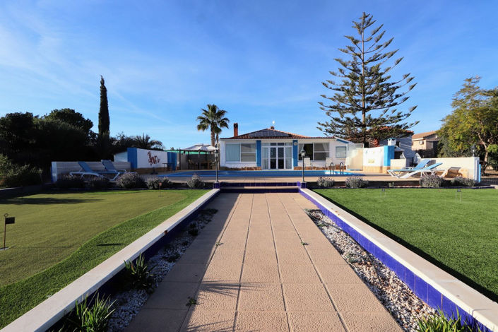 Image No.1-6 Bed House for sale