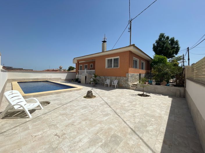 Image No.1-6 Bed Villa for sale