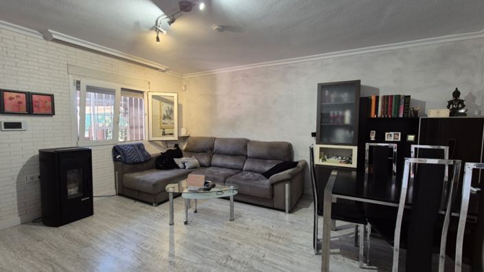 Image No.11-3 Bed Townhouse for sale