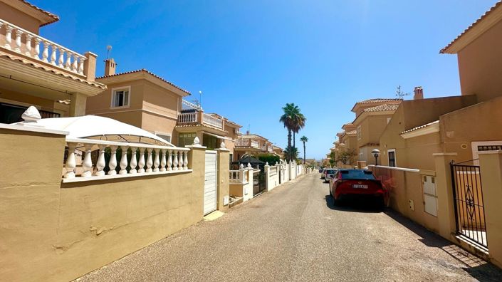 Image No.1-3 Bed Townhouse for sale
