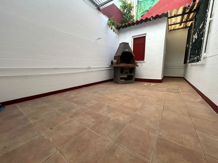 Image No.12-4 Bed Townhouse for sale