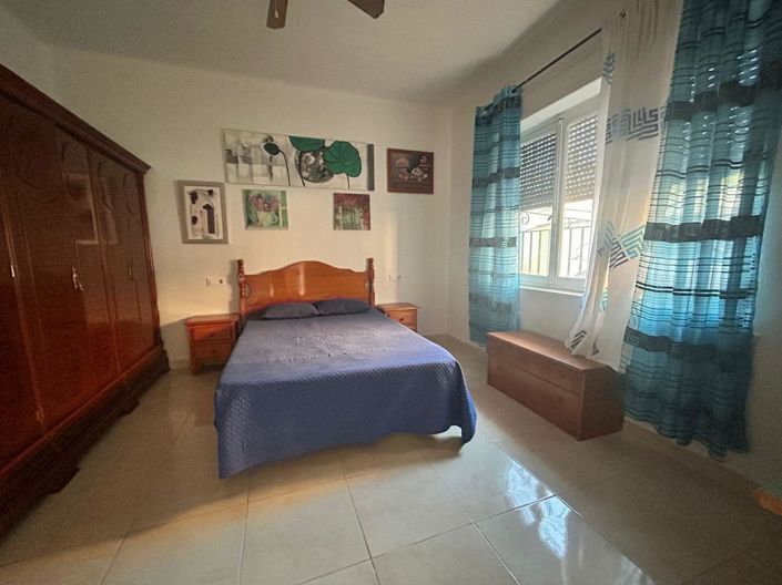 Image No.8-4 Bed Townhouse for sale