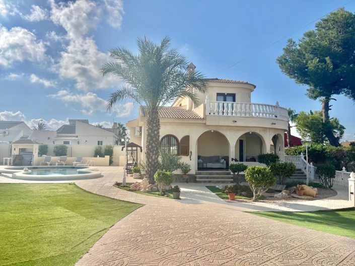 Image No.4-4 Bed Villa for sale