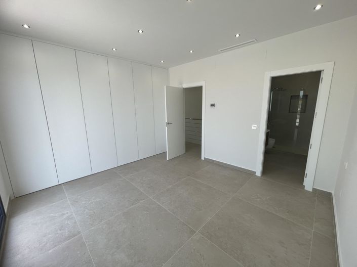 Image No.36-3 Bed Villa for sale