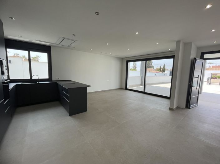 Image No.6-3 Bed Villa for sale