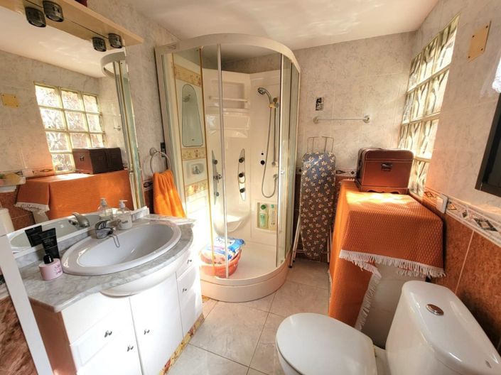 Image No.22-2 Bed Bungalow for sale