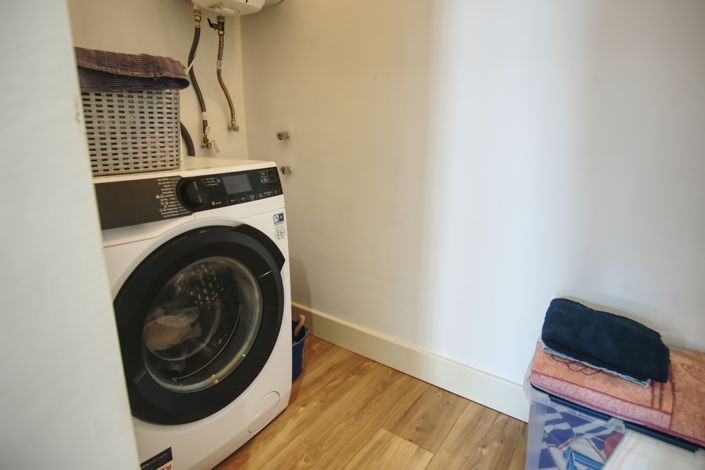 Image No.12-3 Bed House for sale