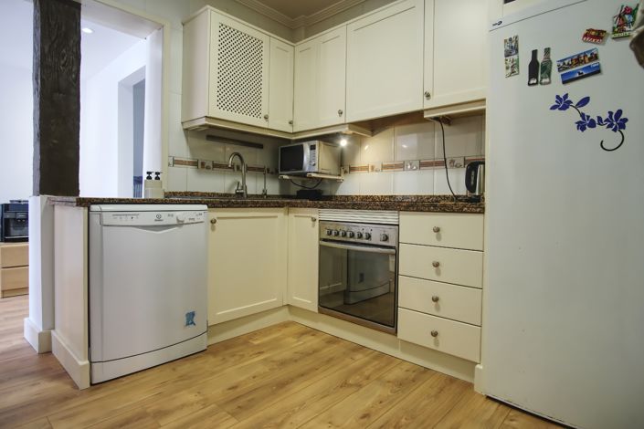 Image No.7-3 Bed House for sale