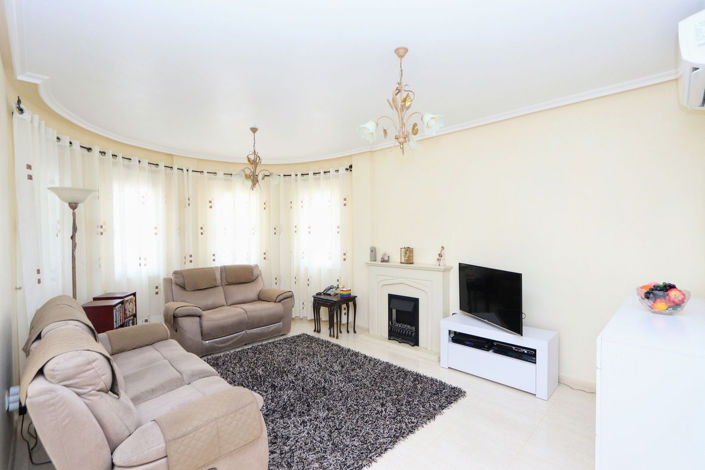 Image No.11-3 Bed House for sale