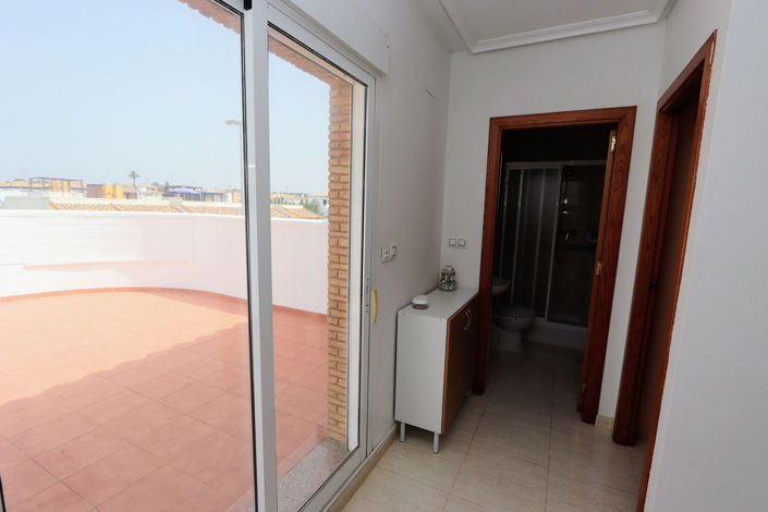 Image No.21-3 Bed House for sale
