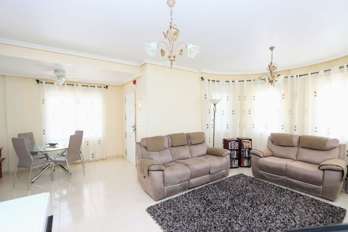 Image No.9-3 Bed House for sale