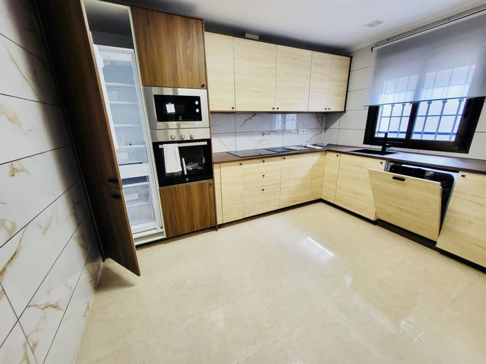 Image No.15-3 Bed Townhouse for sale