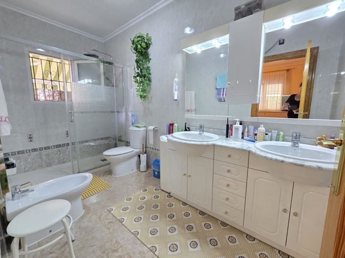 Image No.18-3 Bed Villa for sale