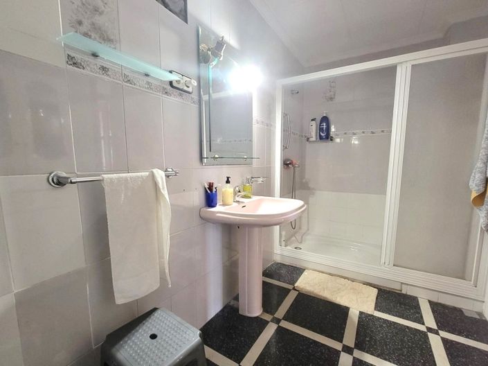 Image No.22-3 Bed Apartment for sale